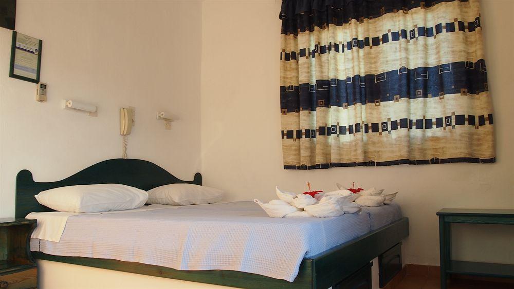Homer'S Inn Hotel Иос Хора Екстериор снимка