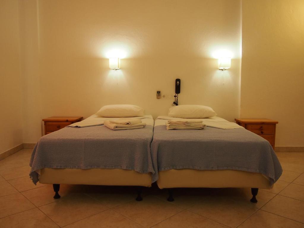 Homer'S Inn Hotel Иос Хора Екстериор снимка