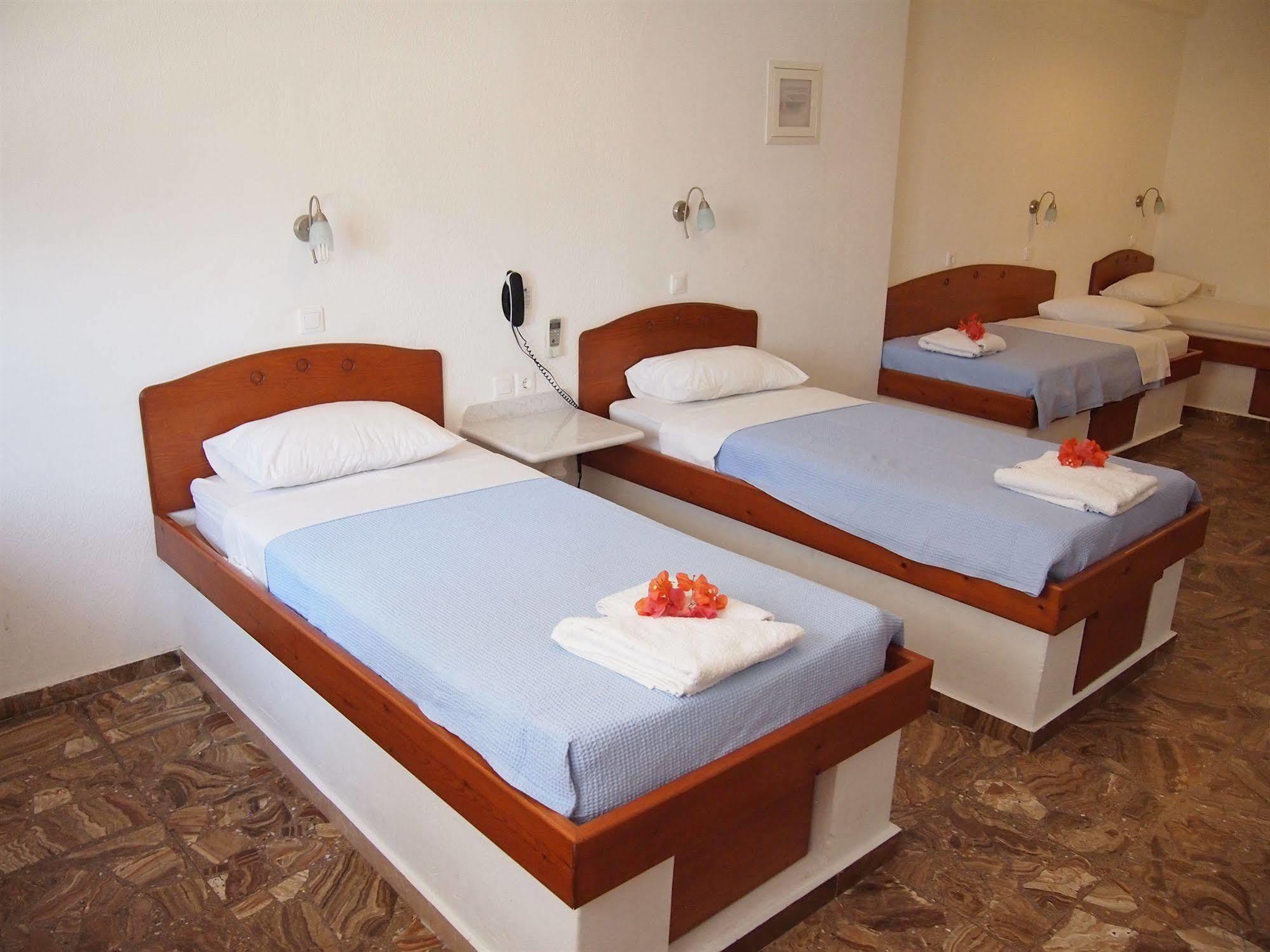 Homer'S Inn Hotel Иос Хора Екстериор снимка