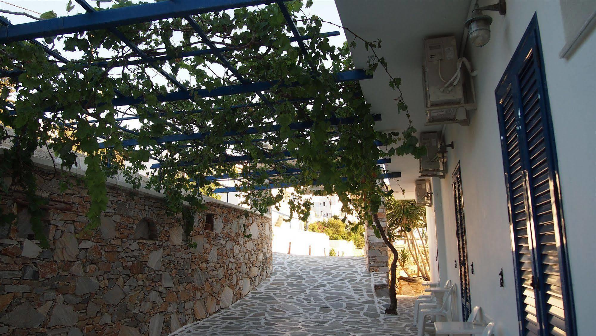 Homer'S Inn Hotel Иос Хора Екстериор снимка
